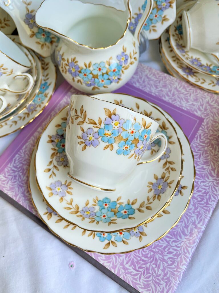Vintage Hand Painted Tuscan China 15 Piece Tea Set