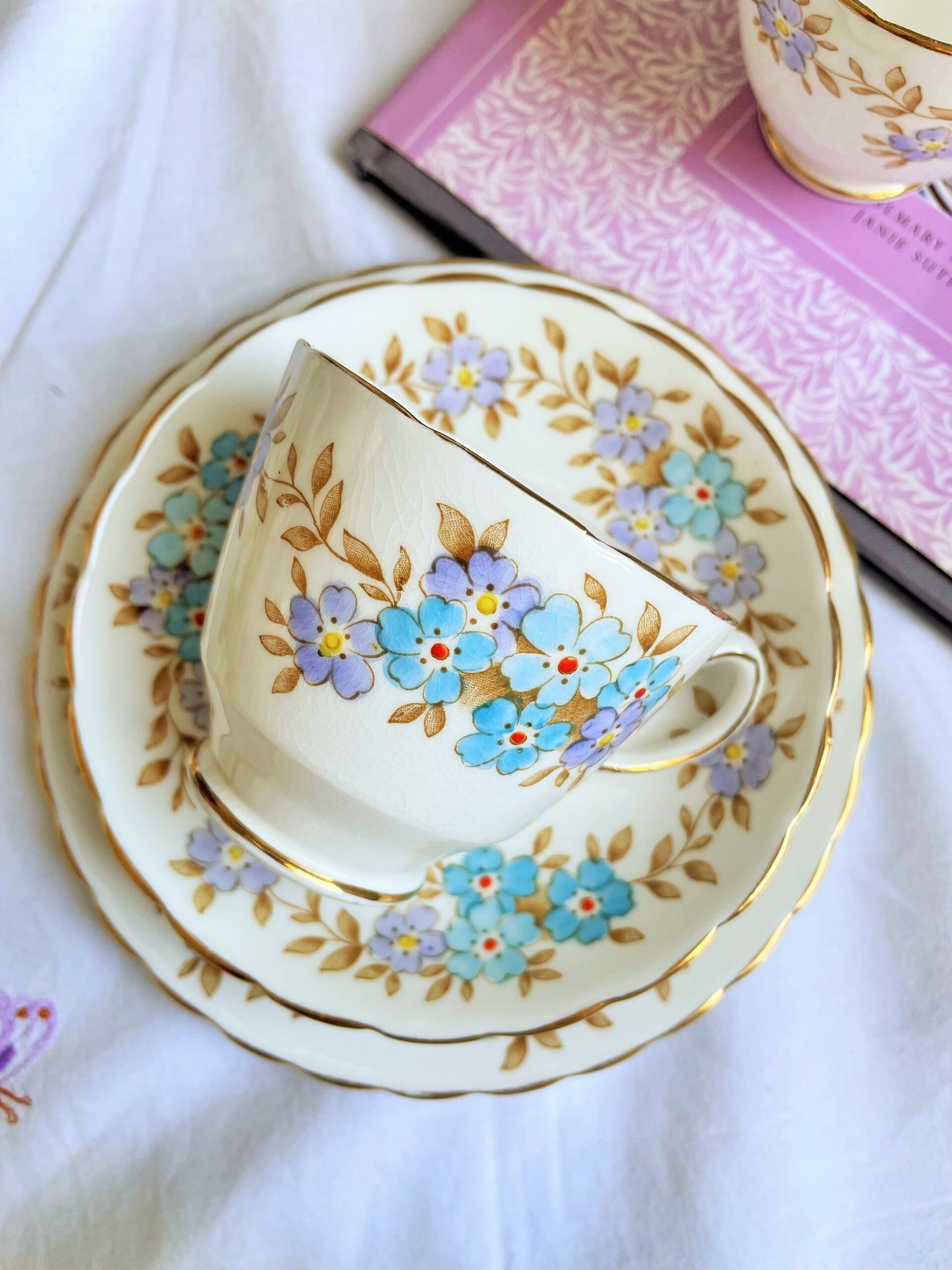 Vintage Hand Painted Tuscan China 15 Piece Tea Set