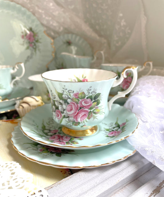 Vintage Royal Albert Lily of the Valley 19 Piece Tea Set