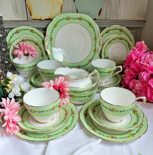 Vintage Collingwoods 21 Piece Fine Bone China Tea Set