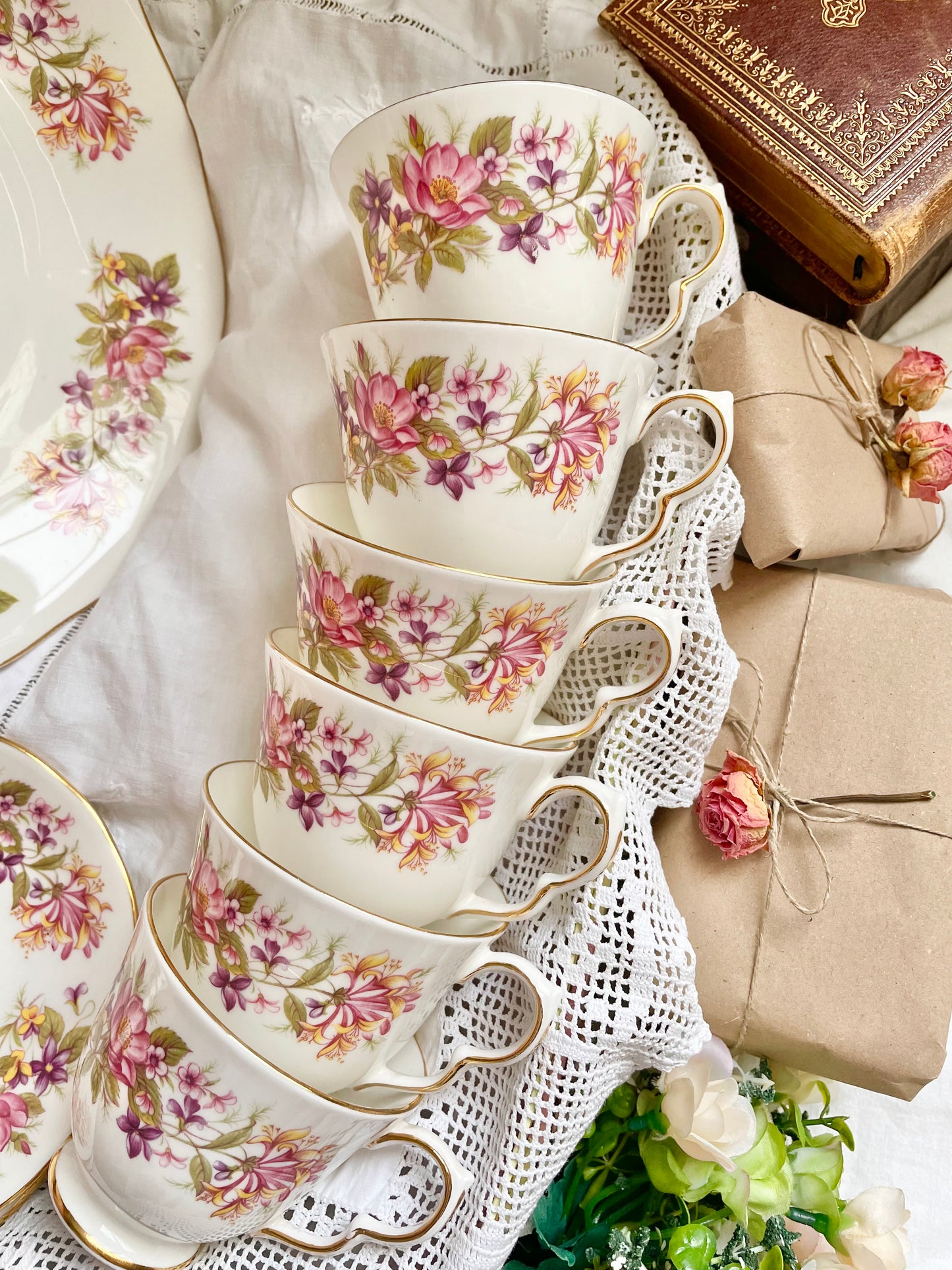Vintage Colclough Wayside 21 Piece Bone China Tea Set