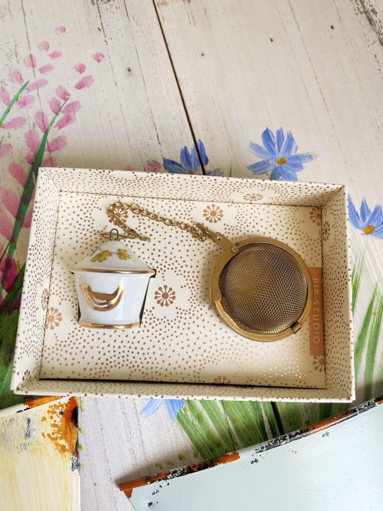 Pip Studio Ceramic Bird with Brass Ball Tea Infuser